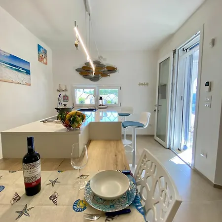 L' Alba Del Salento 토레 라필로